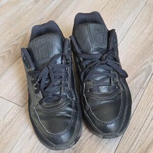 Nike Air Max 10.5 Men's Black Leather Athletic Sneakers - Low Top